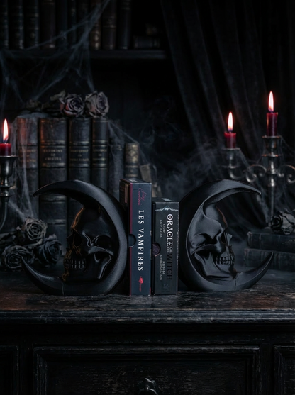 Gothic Totenschädel Buchstützen – Dark Moon Skull Bookends im Gothic Stil (3D-Druck)